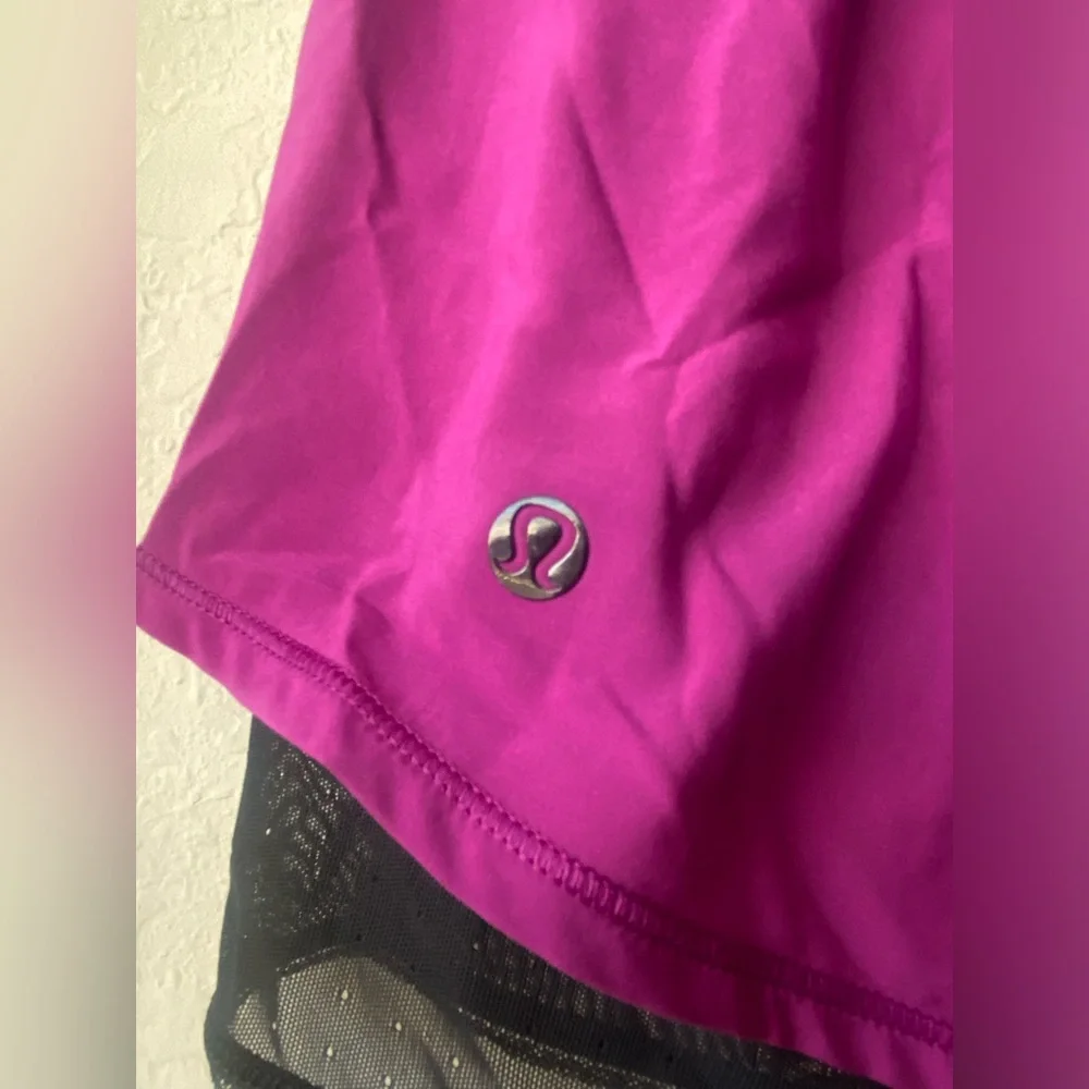 Lululemon Hot to Street Short Regal Plum/Black ~ Size 8 - Picture 6 of 8